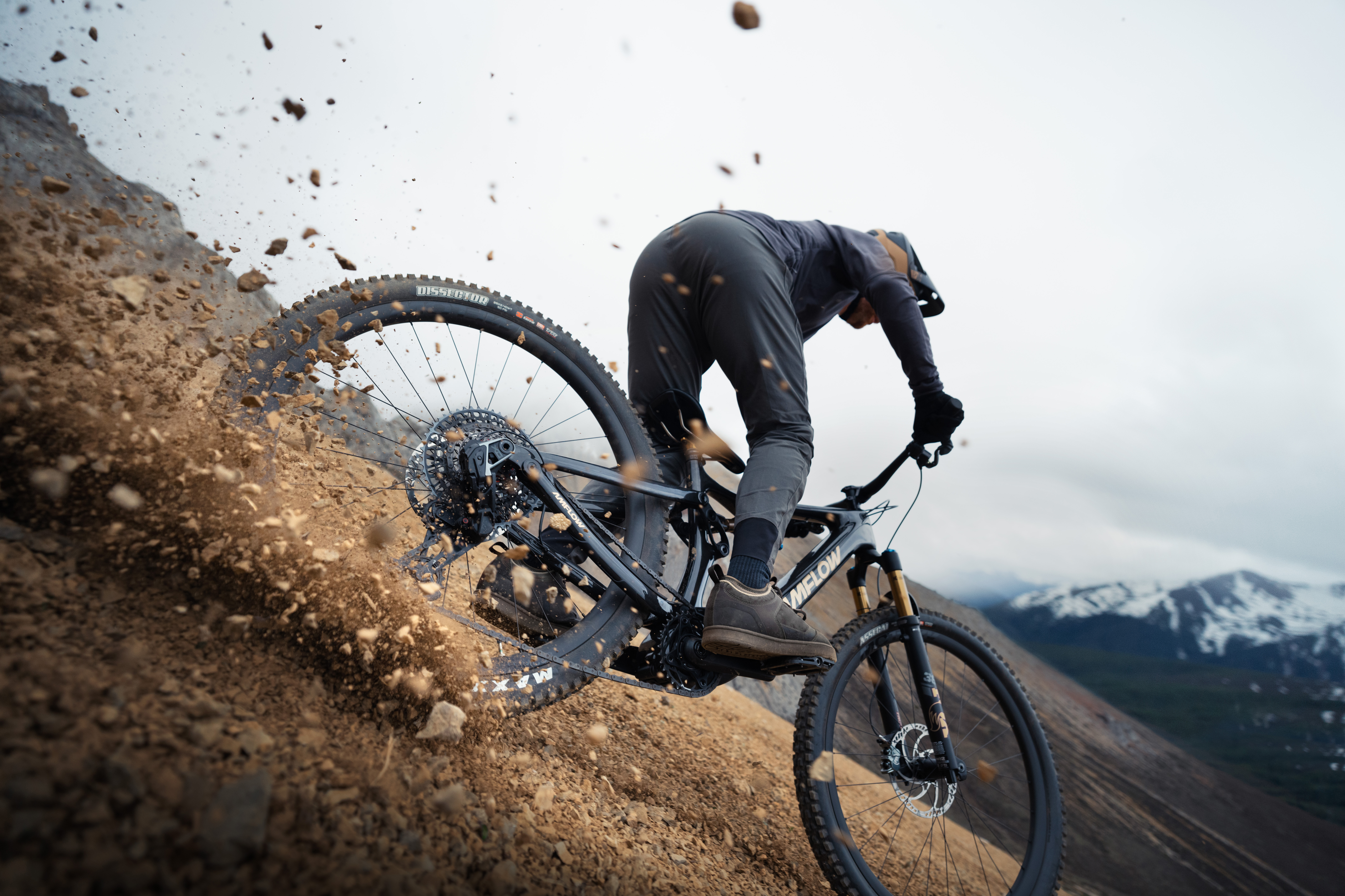 Amflow E-Mountainbike auf einem steilen Trail
